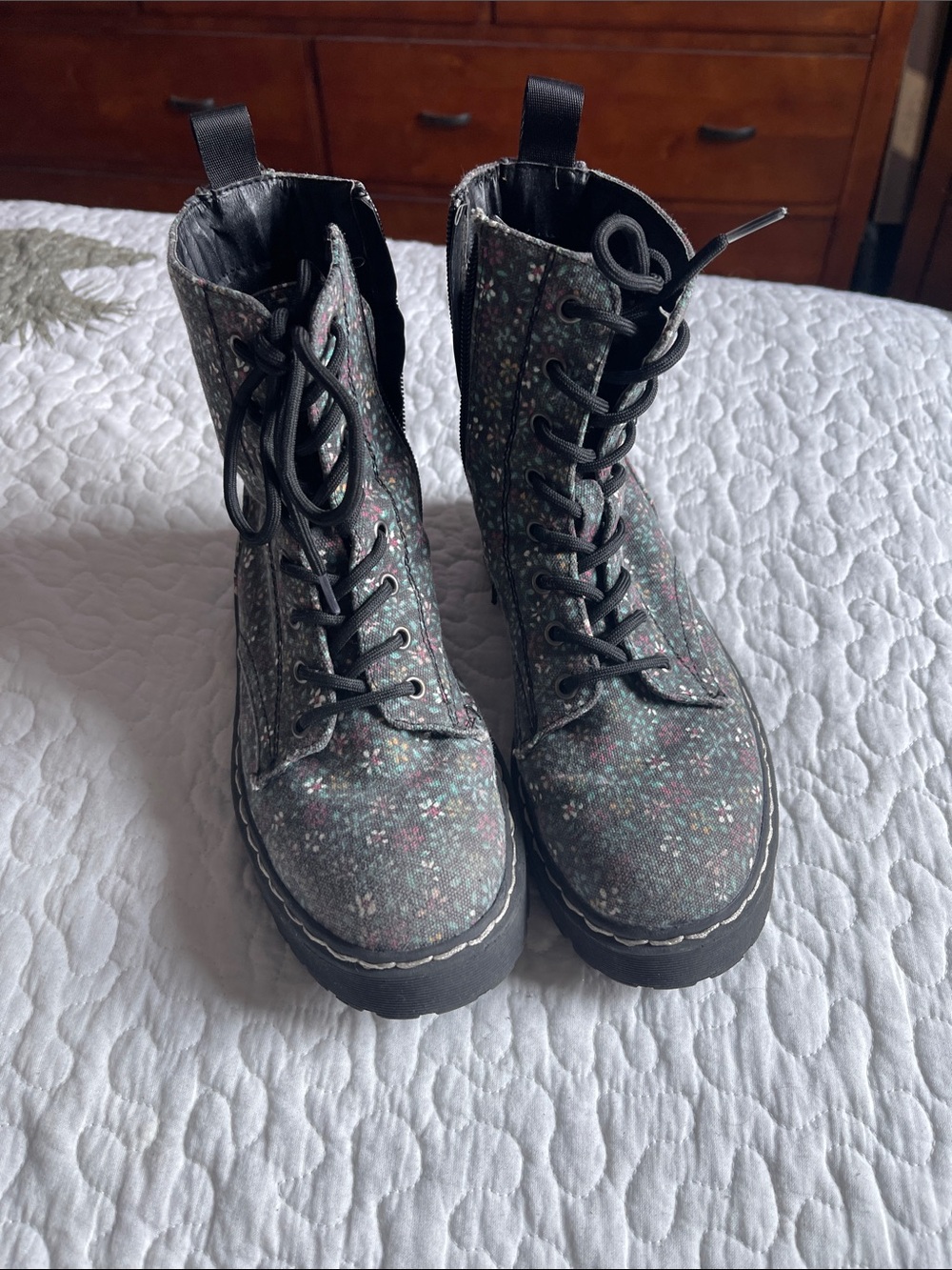 Sincerly Jules Floral Combat Boots in Black and Green - Picture 3 of 3